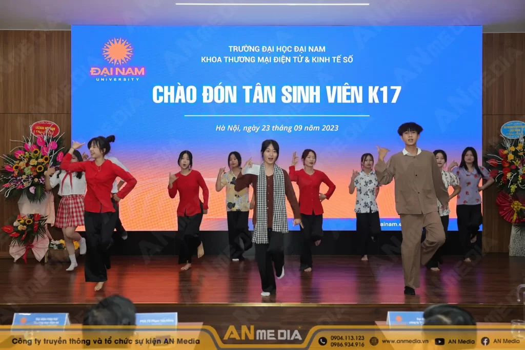 Cung cấp thiết bị và nhân sự cho sự kiện chào mừng tân sinh viên