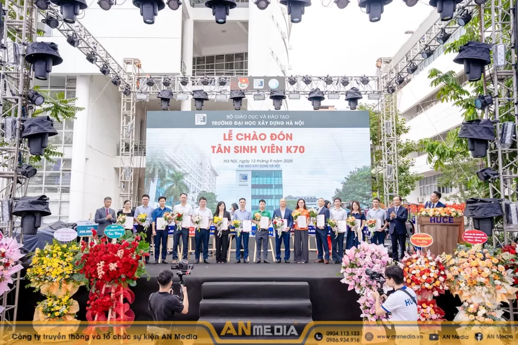 Thi công sân khấu và không gian sự kiện