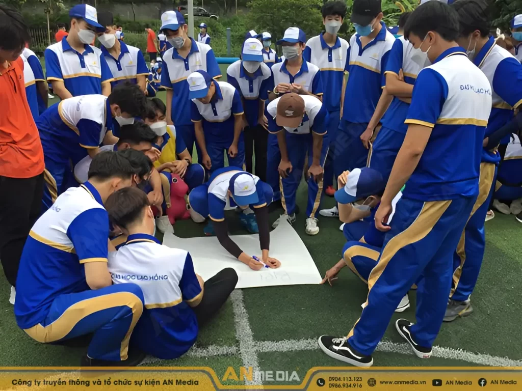 Trò chơi đội nhóm cho tân sinh viên
