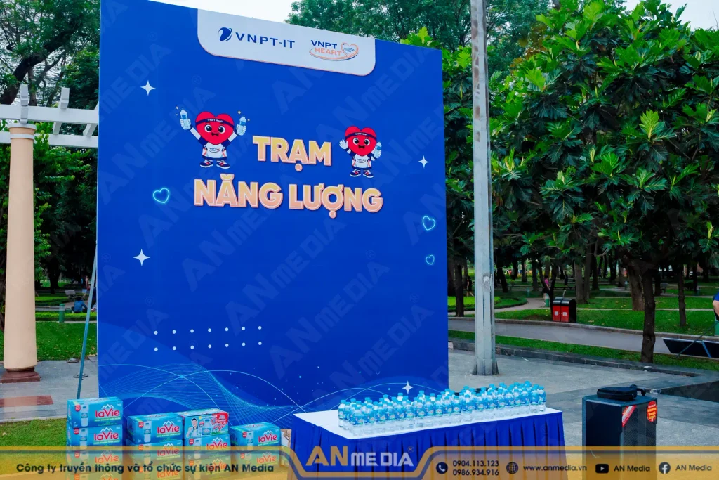 Chi phỉ xây điểm y tế, nước uống và điểm tiếp sức