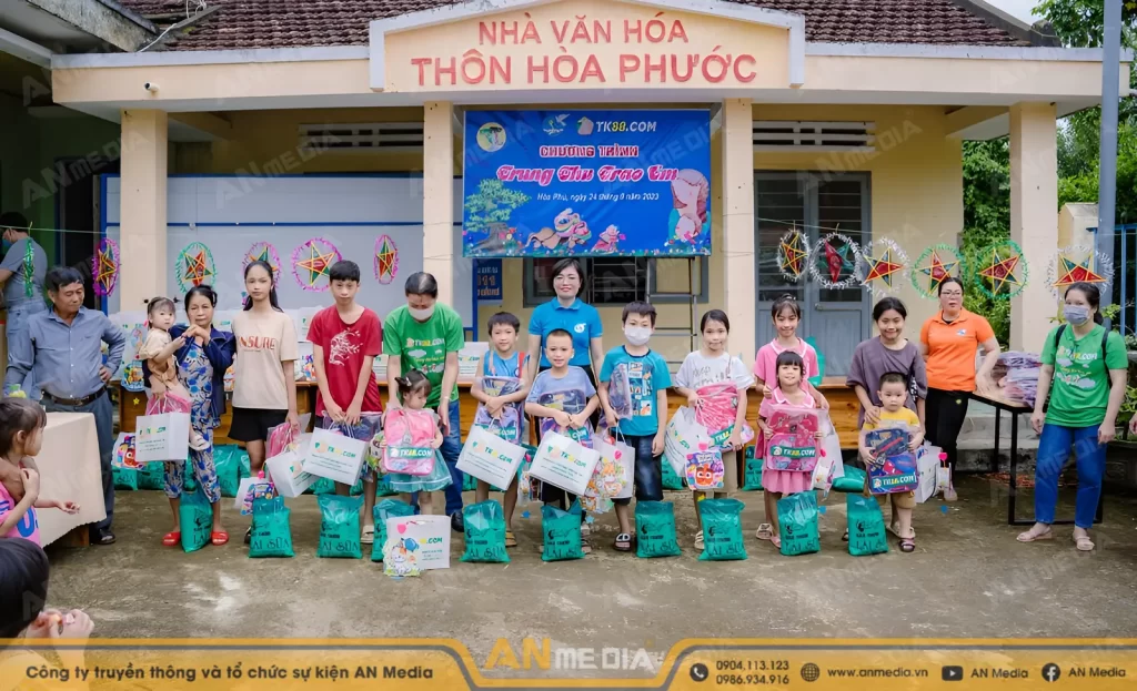 Nhà văn hóa và hội trường địa phương