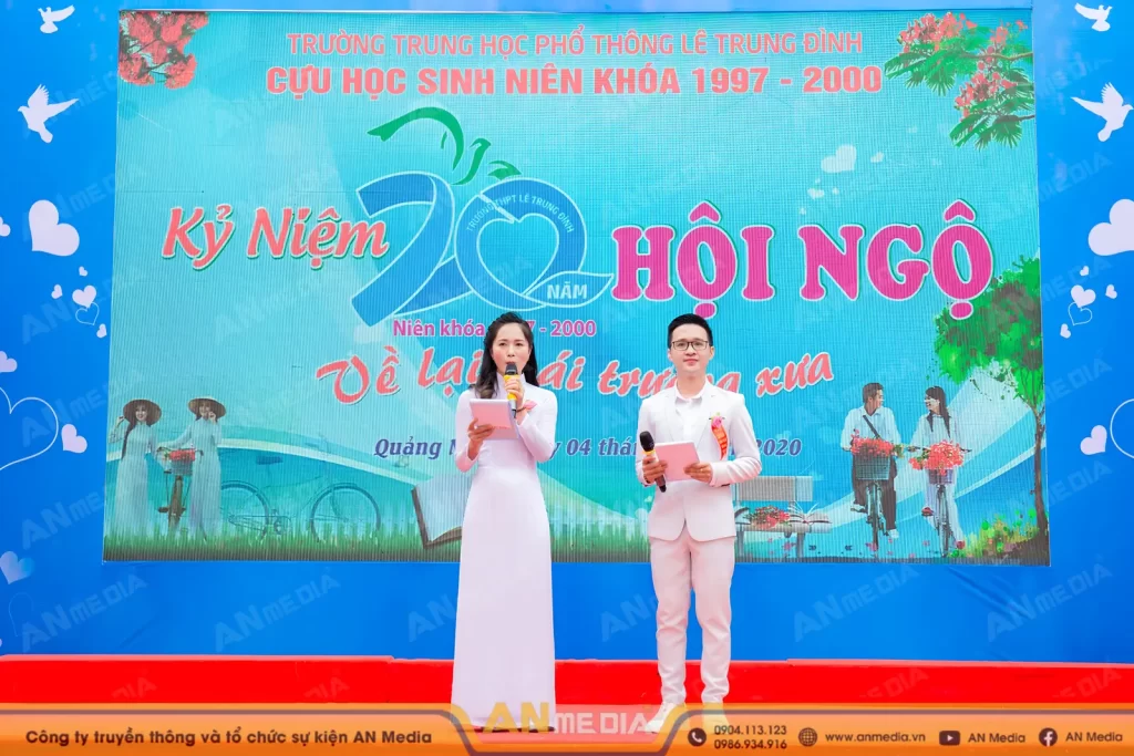 Lễ kỷ niệm ra trường của trường THPT Lê Trung ĐÌnh