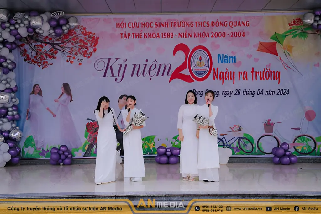 Tiết mục biểu diễn trong lễ kỷ niệm ra trường