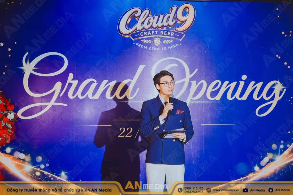 MC dẫn dắt chương trình khai trương nhà hàng Cloud 9 Craft Beer