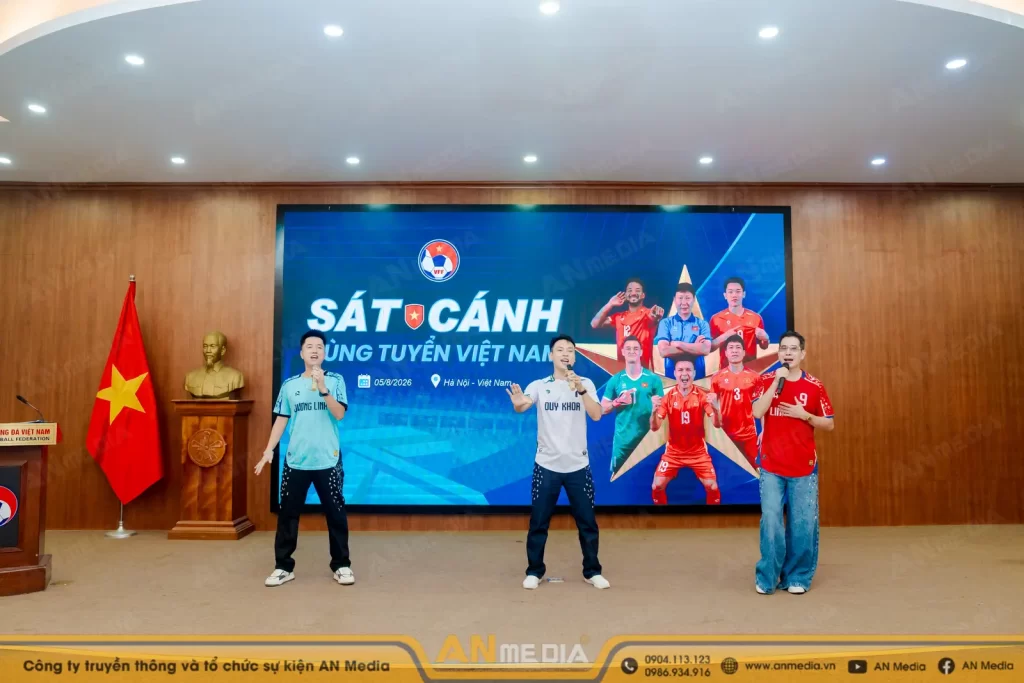 Nhóm nhạc SOPLA mở đầu sự kiện "Sát cánh cùng Đội tuyển Việt Nam"