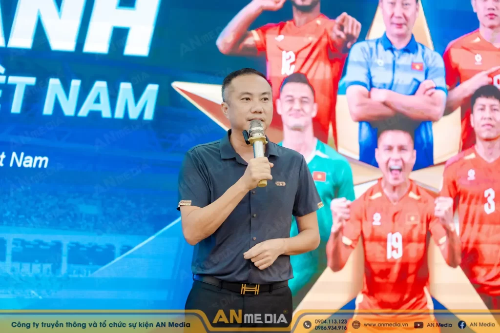 Phó Chủ tịch LĐBĐVN Nguyễn Xuân Vũ tại sự kiện "Sát cánh cùng Đội tuyển Việt Nam"