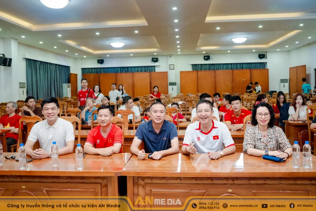Nghệ sĩ, KOLs và nhà sáng tạo nội dung tại sự kiện "Sát cánh cùng Đội tuyển Việt Nam" 