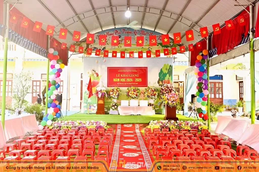 Bàn ghế cho học sinh và đại biểu