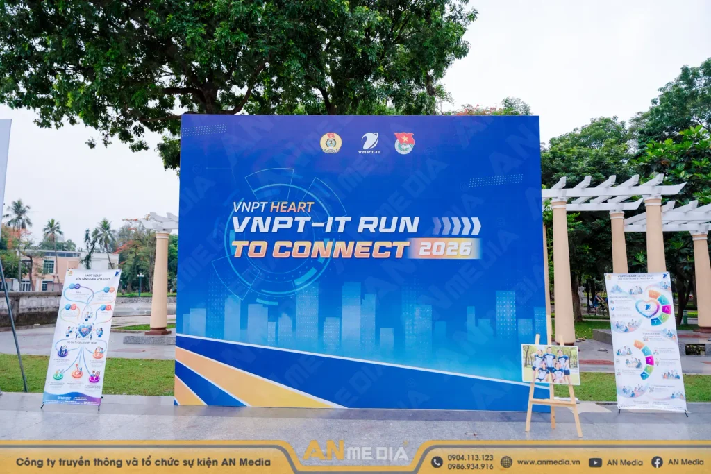 Sân khấu và backdrop giải chạy