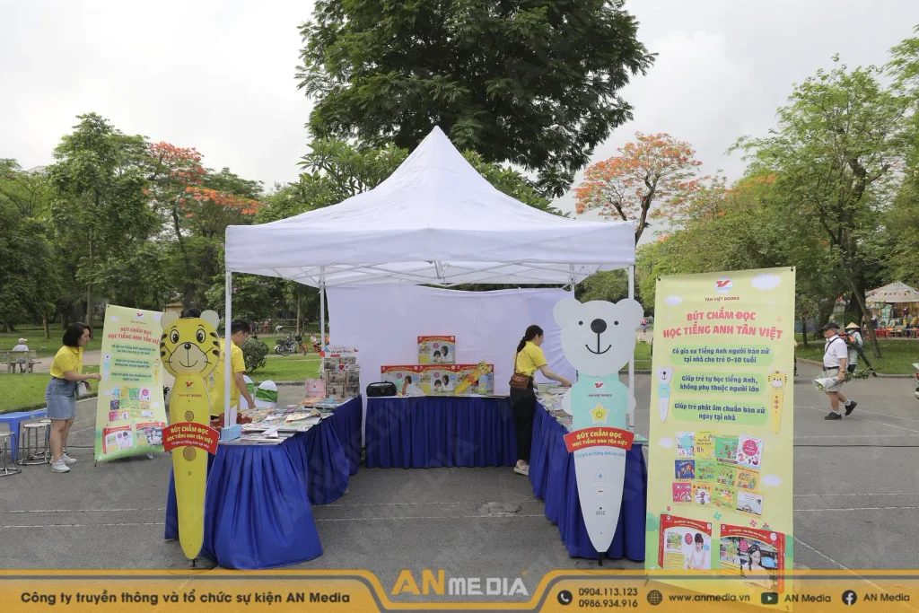 Booth check-in và khu vực trải nghiệm nhà tài trợ ở giải chạy