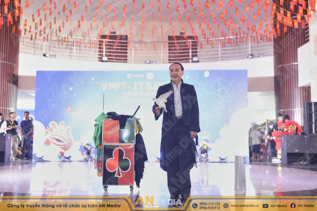 Văn nghệ khai giảng ảo thuật