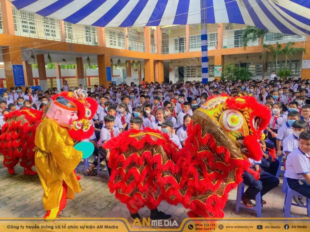 Văn nghệ khai giảng múa lân sư rồng
