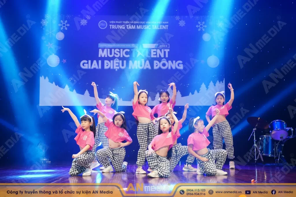 Văn nghệ khai giảng flashmob/dance cover