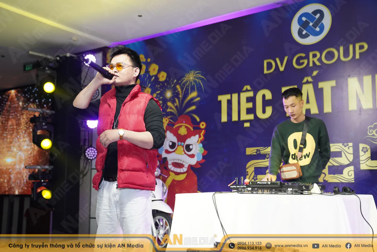 Gói DJ kèm các tiết mục biểu diễn