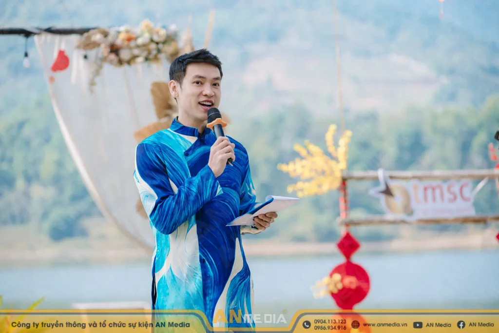 MC nam hay MC nữ phù hợp hơn với đám cưới?