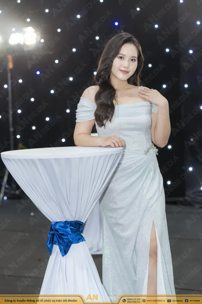 Thuê MC đám cưới song ngữ
