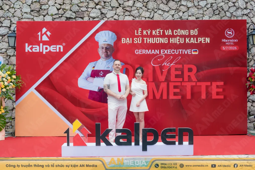 Đầu bếp Oliver Mette tại lễ ký kết Kalpen