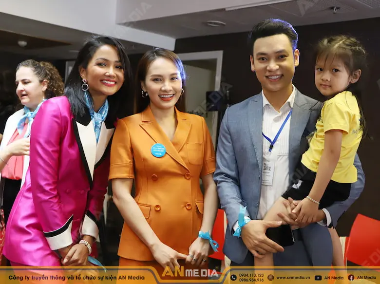 Hoa hậu Bảo Thanh và H’Henie tại sự kiện truyền thông Trái Tim Xanh của UNICEF
