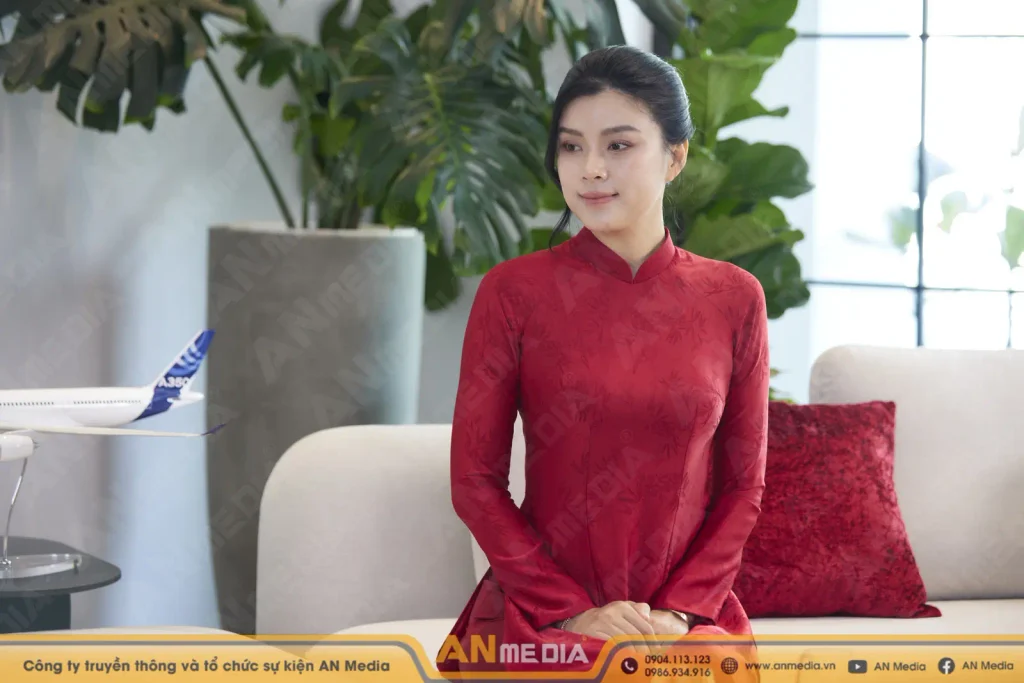 Nhà thiết kế Hà Cúc tham dự sự kiện
