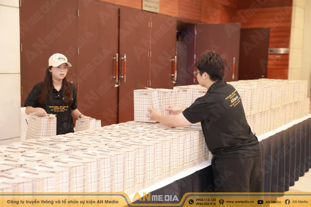 AN Media hỗ trợ chuẩn bị quà tặng hội nghị khách hàng