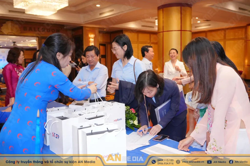 Quà tặng đại lý và nhà phân phối