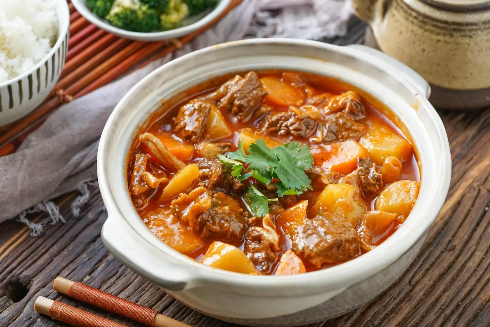 Súp bò sốt vang nóng