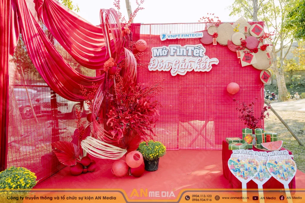 Xây dựng ý tưởng check-in Year End Party