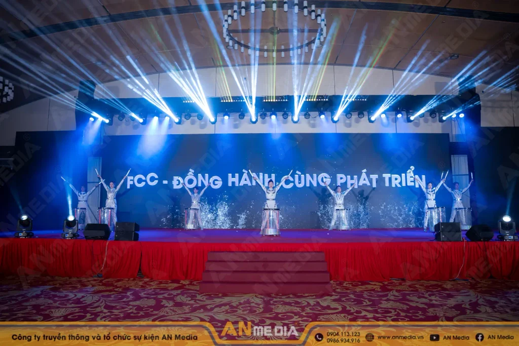 Thiết kế Key Moment theo concept Year End Party