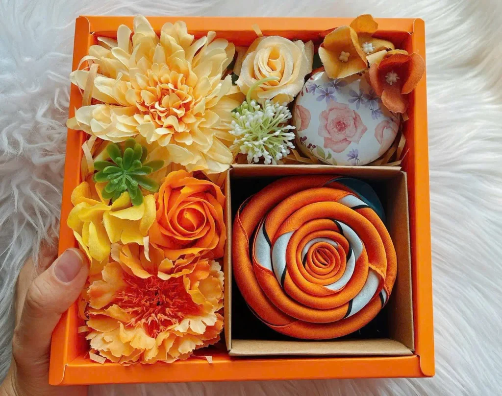 Set khăn + mỹ phẩm mini + hộp quà
