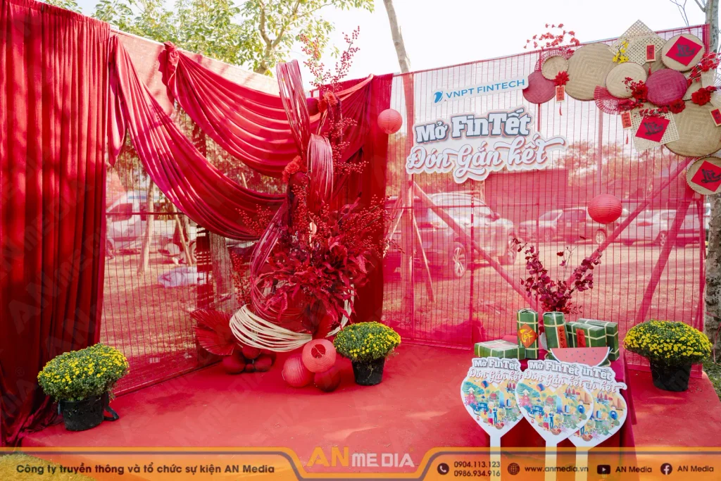 Backdrop tổ chức tiệc tất niên ngoài trời