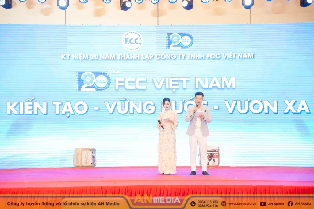 Cung cấp MC cho lễ tất niên