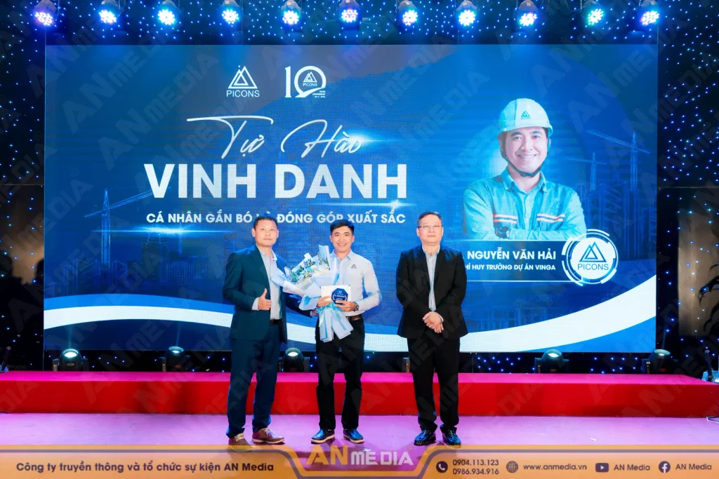 Tri ân nhân viên có thành tích nổi bật