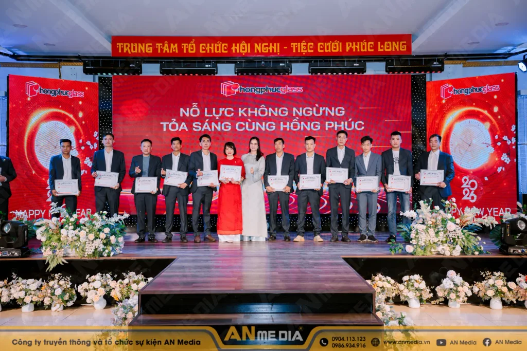 Ghi nhận cá nhân và tập thể phía sau kết quả chung