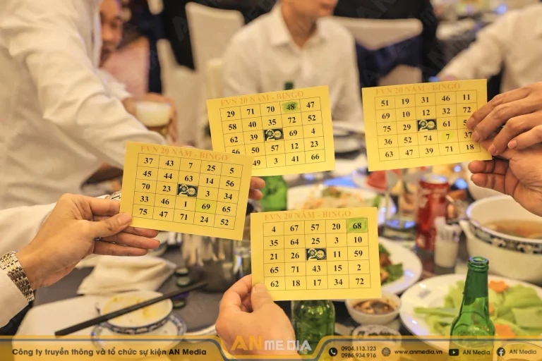 10+ Trò chơi tất niên tại bàn giúp cả bàn tiệc cùng nhập cuộc