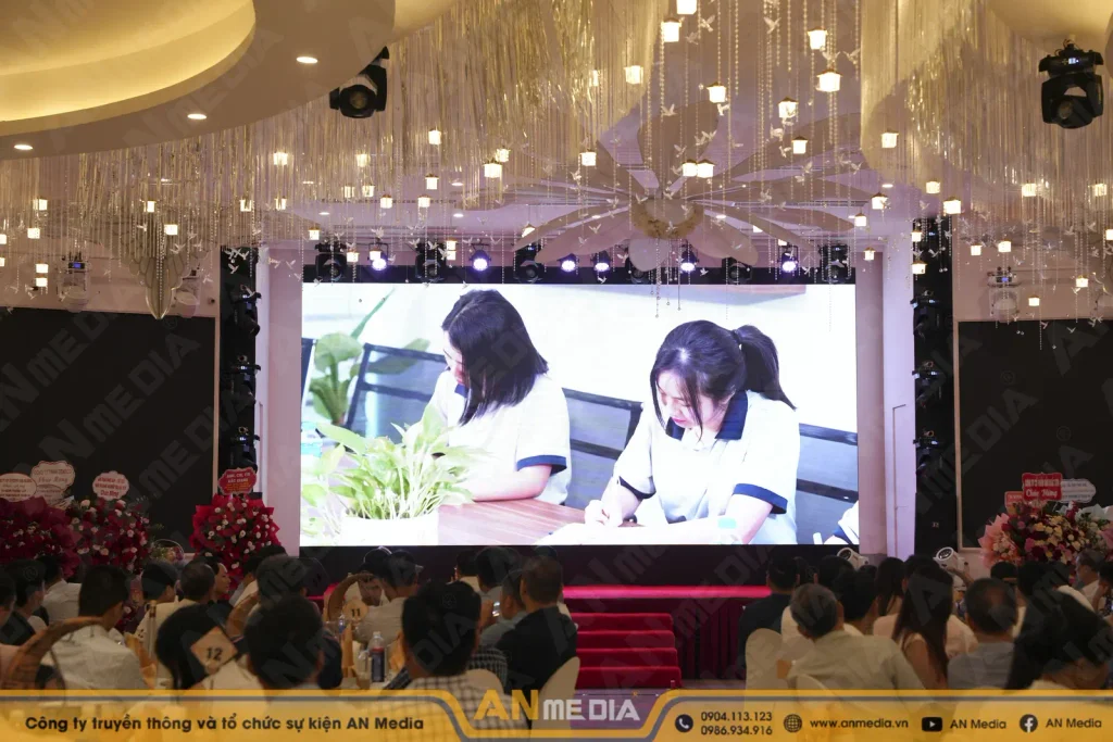 Video tổng kết cuối năm nhìn một năm